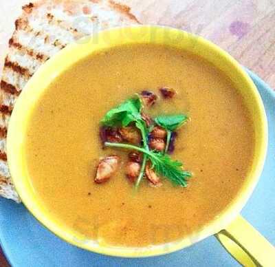 Commonwealth On Queen