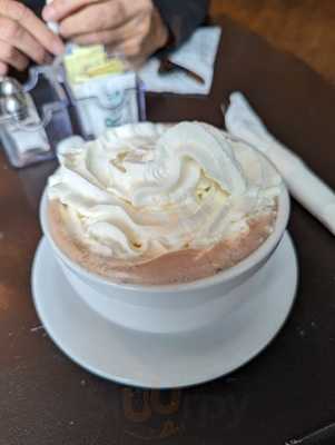 Commonwealth On Queen