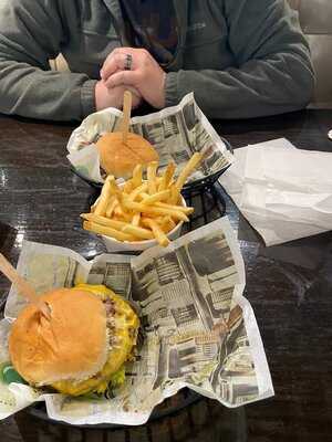 Wahlburgers