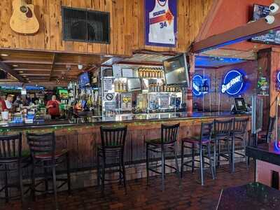 Vine Tavern & Eatery