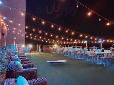 Riptydz Oceanfront Grille & Rooftop Bar