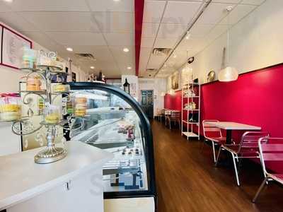 Le Macaron French Pastries