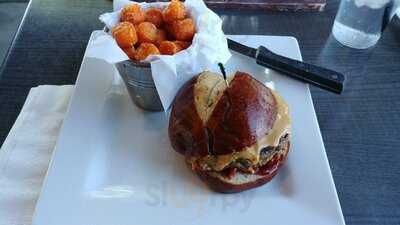 Cold Beers & Cheeseburgers