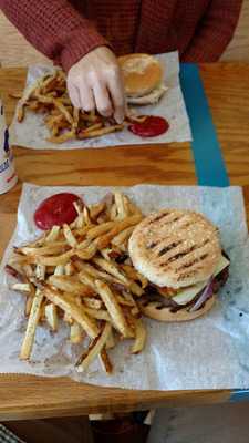 P T's Olde Fashioned Grille