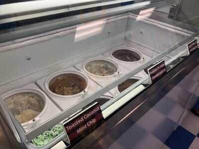 Maggie's Ice Cream Shop