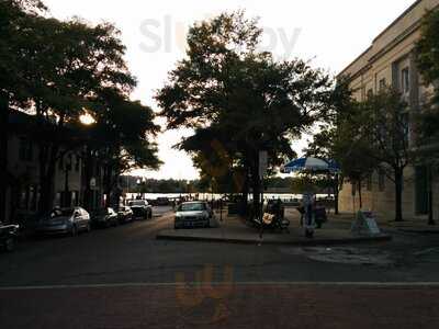 Bar Local Pub And Pizzeria