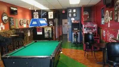 Ron's Dugout Pub & Crab House