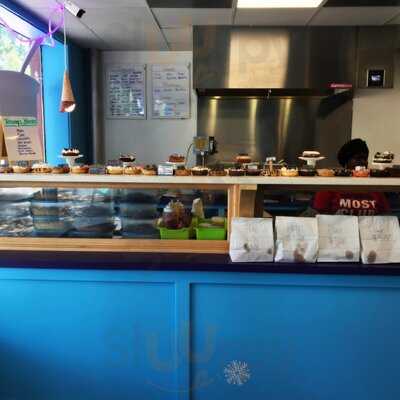 Yeti Frozen Yogurt & Cafe