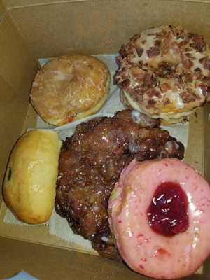 Mom & Pop's Bagel & Bakery