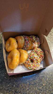 Mom & Pop's Bagel & Bakery