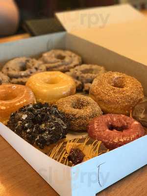 Mom & Pop's Bagel & Bakery