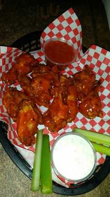 Starters Sports Bar & Grill