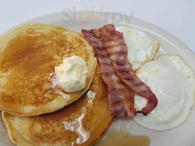 Reinas Refresqueria Latin Food Cafe