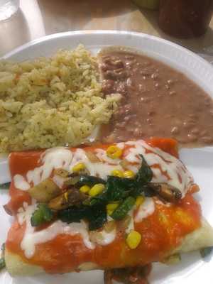 Reinas Refresqueria Latin Food Cafe