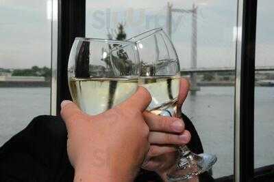 Crow's Nest Bar & Grill