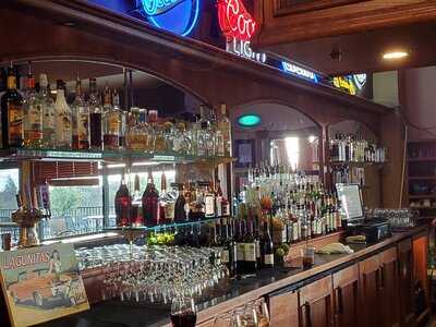 The Ridge Bar & Grill