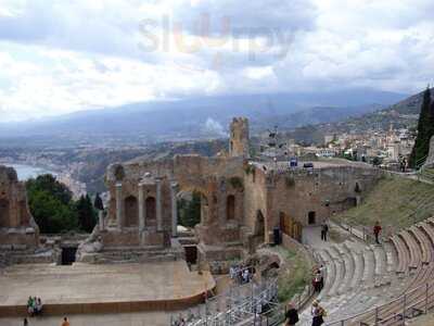 Lomonte's Italian Restaurant And Pizzeria