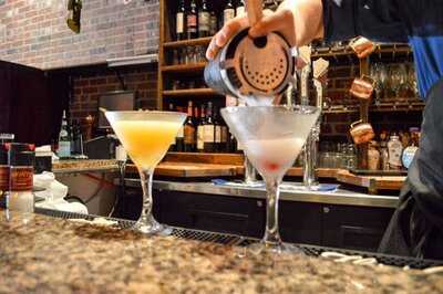 Lomonte's Italian Restaurant And Pizzeria