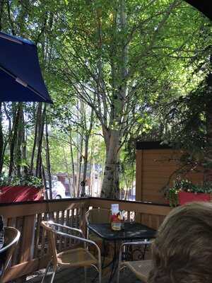 Cutty's Bar And Grill