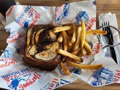 Harpoon Harry's Restaurant And Bar