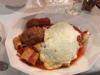 Rockafellers Station Eatery And Bar