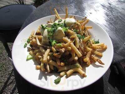 Thai Me Up Restaurant & Brewery