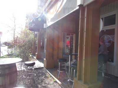 Thai Me Up Restaurant & Brewery