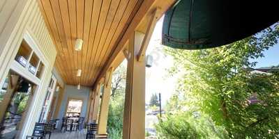 Thai Me Up Restaurant & Brewery