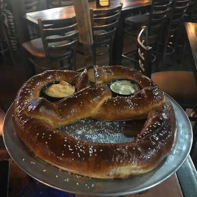 Beerhead Bar & Eatery