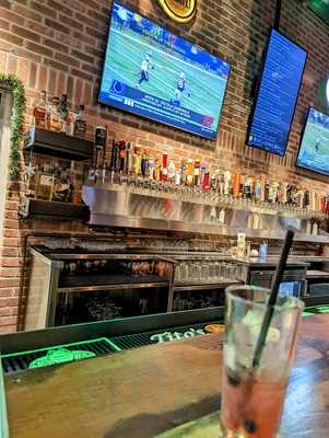 Beerhead Bar & Eatery