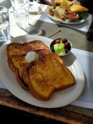 Manny's Pizza, Subs & Salads