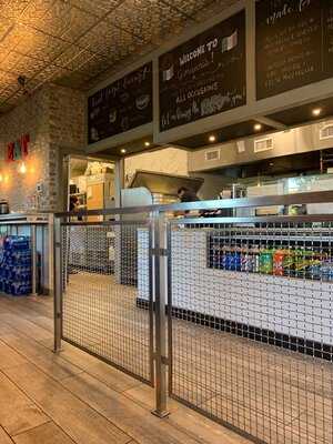 Giovanni's Pizzeria & Gelateria