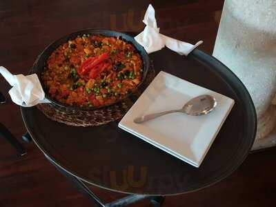 Entretapas Restaurant