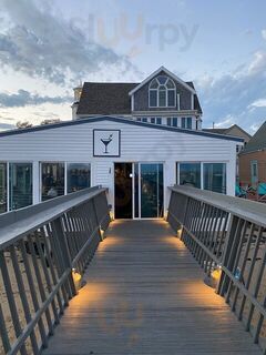 Harbor Lounge