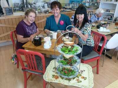 Classics Flowers & Confections