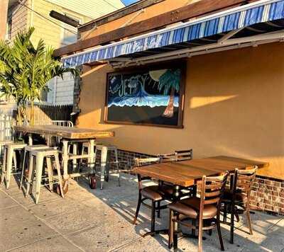Jetty Bar & Grill
