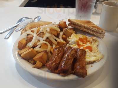 Shelly's Main Street Grille