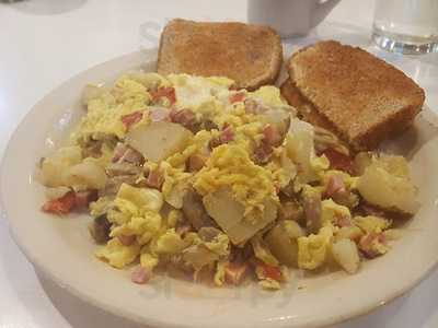 Shelly's Main Street Grille