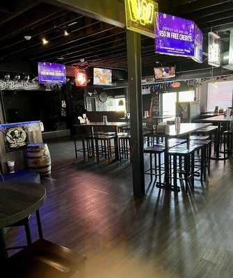 Buntsy's Neighborhood Food And Drink