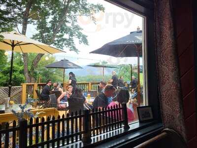 May Kelly's Cottage Restaurant And Pub