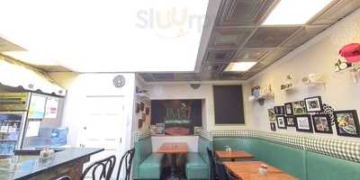 Hill's Cafe & Juice Bar