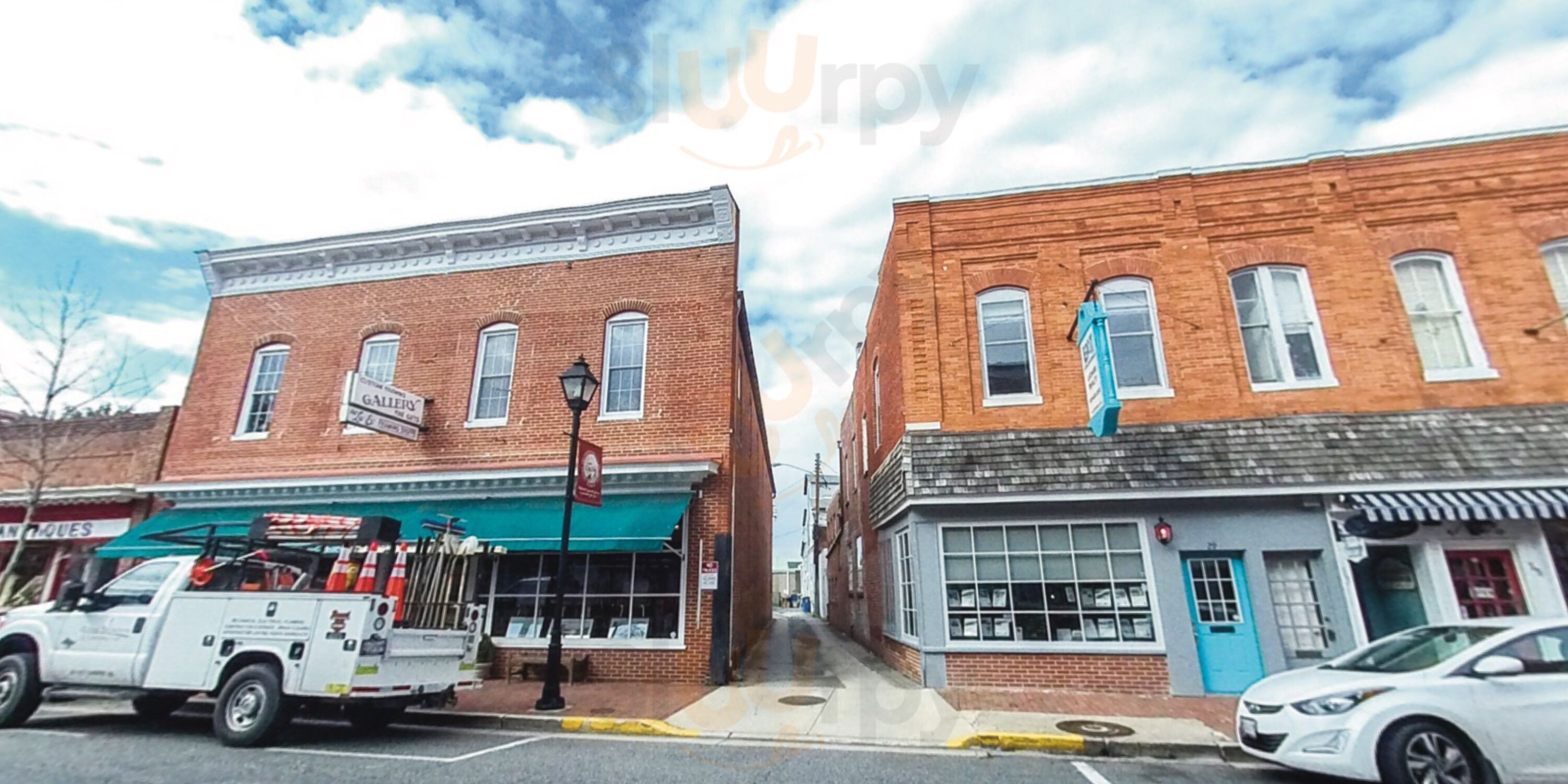 Hill's Cafe & Juice Bar