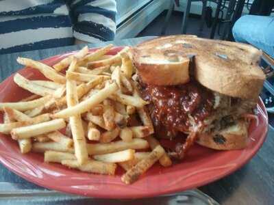 Moat Mountain Smokehouse & Brewery