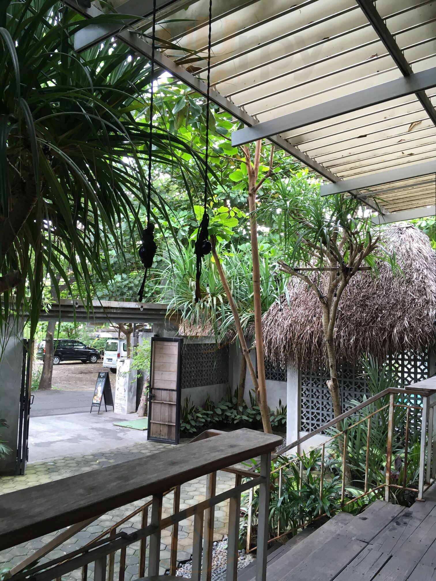 Kostas Bar And Grill