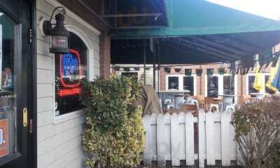 Boathouse Bar And Grill.