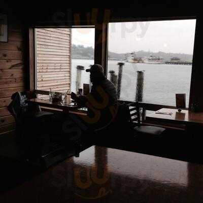 Pier 839 Restaurant & Bar
