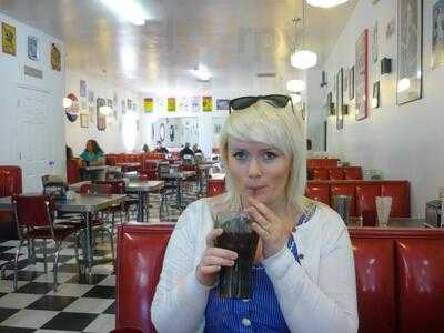 Flashbacks Fountain And Grill