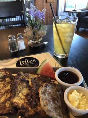 Bites On The Courtyard