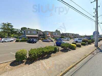 Bites On The Courtyard