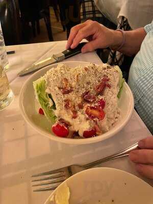 Gibsons Bar & Steakhouse